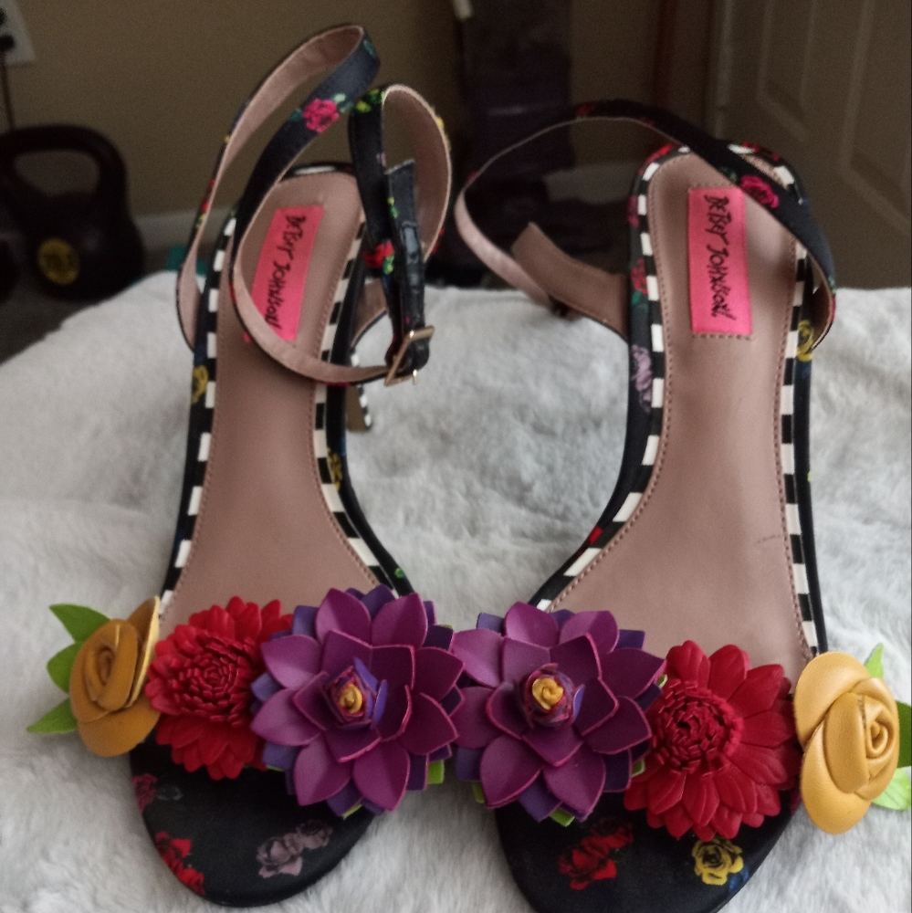 Beautiful Betsy Johnson flower power sandals